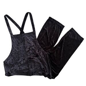 Urban Outfitters Womens M Black Crushed Velvet Crop Sleeveless Overalls Jumpsuit